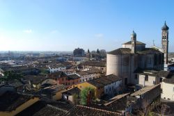 Il Panorama di Carpenedolo con in primo piano La chies Parrocchiale di San Giovanni Battista - © Massimo Telò - CC BY-SA 3.0 - Wikipedia