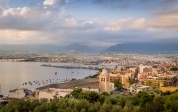 Il panorama di Milazzo al tramonto, provincia di Messina, Sicilia - © Nikiforov Alexander / Shutterstock.com