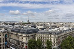 Il panorama di Parigi, le Gallarie Lafayette e la Torre Eiffel sullo sfondo - © Kiev.Victor / Shutterstock.com