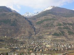 Il panorama di Pompiod vicino a Jovencan in Valle d'Aosta - © Patafisik - CC BY-SA 3.0, Wikipedia
