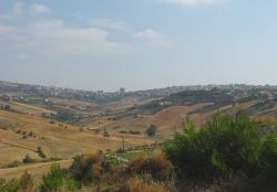 il Panorama di Raffadali in Sicilia, nella terra dei pistacchi - © Toni Pecoraro, Wikipedia