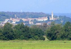 Il panorama di Salussola fotografato da San Daminano di Carisio in Piemonte - © F Ceragioli, CC BY-SA 3.0, Wikipedia