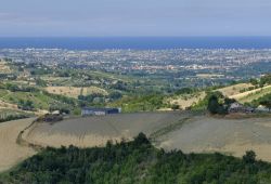 Il panorama verso il mare e la pianura romagnola da Sogliano al Rubicone