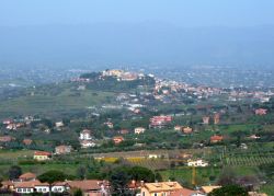 Il panorma di Colonna il comune più piccolo dei Castelli Romani nel Lazio - © Croberto68 - CC BY-SA 3.0, Wikipedia