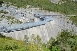 Il percorso del coronamento sommitle della diga del vajont, Friuli Venezia Giulia