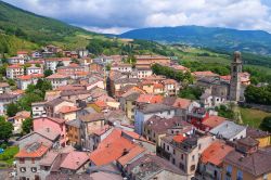 Il piccolo borgo di Bardi si trova nella zona appenninica della provincia di Parma, Emilia-Romagna.