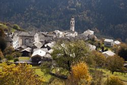 Il piccolo borgo di Soglio nella regione di Bregaglia in Svizzera.