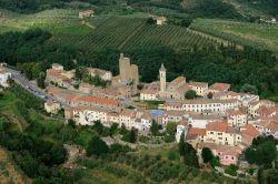 Il piccolo ma pittoresco borgo di Vinci in Toscana- © stefano marinari / Shutterstock.com