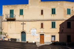 Il piccolo villaggio di Sant'Ambrogio in Sicilia, non lontano da Cefalù - © noel bennett / Shutterstock.com