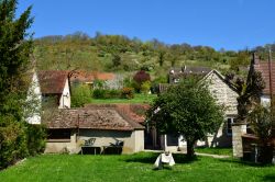 Il pittoresco borgo francese di Giverny, Normandia, in una giornata di sole - © Pack-Shot / Shutterstock.com