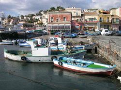 Il pittoresco porto di Aci Castello (Catania) con le barche dei pescatori, Sicilia.



