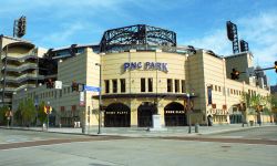 Il PNC Field di Pittsburgh, Pennsylvania: questo stadio di baseball, inaugurato nel marzo 2001, ospita le partite casalinghe dei Pittsburgh Pirates. Ospita 38.362 persone ed è costato ...