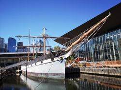 Il Polly Woodside a Melbourne, Australia. Si tratta di un brigantino a tre alberi con scafo in ferro costruito a Belfast ma conservato nella capitale dello stato di Victoria - © jax10289 ...