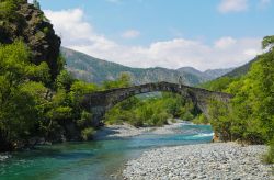 Il ponte del Diavolo del 1378 a Lanzo Torinese, Piemonte.