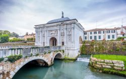 Il ponte della città vecchia di Treviso, Veneto.



