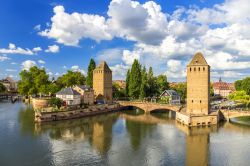 Il ponte medievale di Ponts Couverts a Strasbourg, uno dei simboli dell'Alsazia in Francia