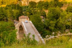 Il ponte medievale sul fiume Santerno fotografato da Castel del Rio