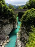 Il ponte Napoleone e il fiume Isonzo a Caporetto in Slovenia. Qui si pratica il rafting.