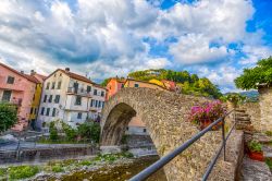 Il ponte romano di Varese Ligure, borgo dello spezzino sulla Riviera di Ponente in Liguria - © faber1893 / Shutterstock.com