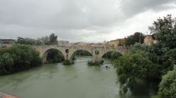 Il ponte romano sul fiume Volturno a Capua - © wikipedia