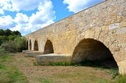 Il Ponte Romano sul Riu Mannu a Porto Torres in Sardegna - © Valentina.desantis, CC BY-SA 4.0, Wikipedia