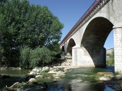 Il ponte sul  fiume Chiascio a Bastia Umbra - © LigaDue - CC BY-SA 4.0 - Wikipedia