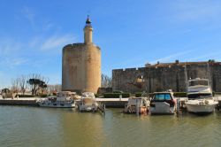 Il porto di Aigues Mortes in Camargue, nel sud della Francia. E' una delle tappe obbligate di una crociera nel sud della Francia