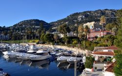 Il porto turistico di Beaulieu-sur-Mer in Costa Azzurra - © MagSpace / Shutterstock.com