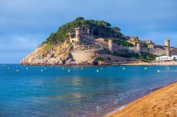 Il promontorio di Villa Vella, la città vecchia di Tossa de Mar - Tossa de Mar, nota località marittima catalana, nasconde bellezze dal sapore gotico, un borgo medievale che fu ...