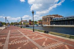 Il quartiere di Fell's Point a Baltimora, Maryland, Stati Uniti d'America. Situato sul lungomare nella zona sudorientale della città, questo storico quartiere venne fondato nel ...