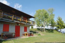 Il Rifugio Lupi di  Brembilla una classica escursione da compiere da Zogno, in Val Brembana