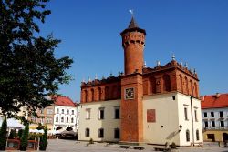 Il rinascimentale Palazzo Municipale di Tarnow, Polonia, con la sua torre medievale in Rynek Market Square - © LEE SNIDER PHOTO IMAGES / Shutterstock.com