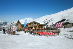 Il ristorante "Chalet de la Masse" nello ski resort di Les Menuires, Francia - © Julia Kuznetsova / Shutterstock.com