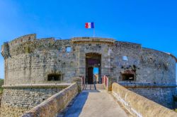 Il Royal Tour a Tolone, Francia: si tratta di un forte costruito nel XVI° secolo per proteggere l'ingresso del Petit Rade, il porto navale cittadino.
