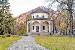 Il Sacro Monte Calvario di Domodossola, si trova sulla collina di Mattarella in Piemont.  