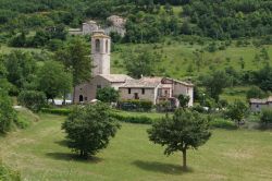 Il Santuario del Beato Ugolino tra i Monti Sibillini si trova a Fiegni di Lastra, nelle Marche - © Liudmila Parova / Shutterstock.com