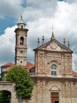 Il santuario della Beata Vergine di Hal a Murazzano, Langhe, Piemonte. Questo edificio sacro seicentesco ospita al suo interno una preziosa icona che raffigura la Madonna con Bambino dipinta ...