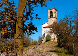 Il Santuario di Madonna di Ceriola a Peschiera Maraglio, Lago d'Iseo. Prima parrocchia di Monte Isola, questa graziosa chiesa fu intitolata a Santa Maria De Curis per poi divenire Madonna ...