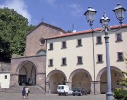 Il Santuario di Maria Santissima dei Lattani a Roccamonfina in Campania - © MM - Wikipedia