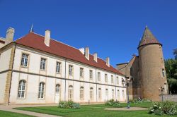 Il santuario di Paray-le-Monial, Francia. E' una delle più importanti testimonianze di architettura romanica del paese.
