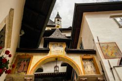 Il Santuario di San Romedio a Sanzeno, comune di Casez in Trentino, Val di Non - © LIeLO / Shutterstock.com