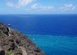 Il sentiero che porta al faro di Makapu‘u, siamo sull'isola di O‘ahu, alle Hawaii