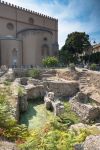 Il sito archeologico nei pressi della cattedrale di Messina, Sicilia.



