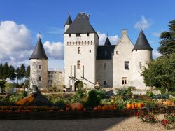 Il suggestivo castello di Rivau a Lémeré, Francia, in una giornata di sole. Restaurata a partire dal 1992 dai nuovi proprietari, questa dimora è tornata all'antico splendore ...