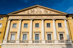 Il Teatro delle Muse in centro ad Ancona nelle Marche