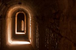 Il teatro romano di Sagunto, Spagna, con i tunnel di accesso alle gradinate - © Vicente Sargues / Shutterstock.com