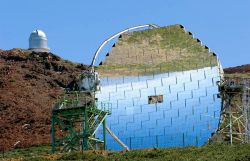 Il Telescopio Magic, per l'astronomia a raggi gamma installato presso l'Osservatorio ORM di Rique de los Muchachos, isole Canarie