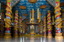 Il tempio cinese di Wat Elephant nel sub-distretto di Patangbehsar, Songklha, Thailandia. Decorazioni e architettura interna.
