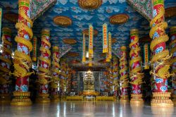 Il tempio cinese di Wat Elephant nel sub-distretto di Patangbehsar, Songklha, Thailandia. Decorazioni e architettura interna.
