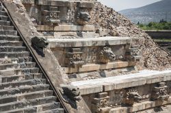 Il Tempio di Quetzalcoatl,  fa parte del complesso archeologico di Teotihuacan nel Messico